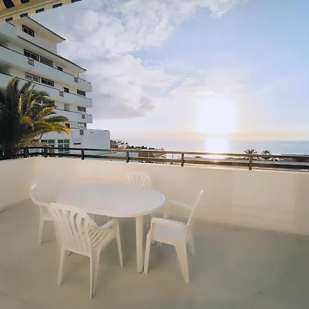 Puesta De Sol En Playa La Arena Daire